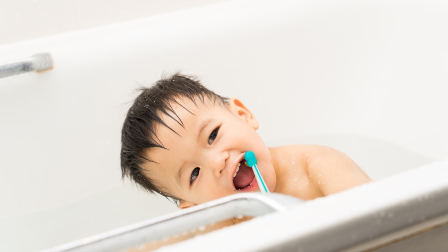 Nguyên nhân bé bị sâu răng khi mới biết đi - colgate