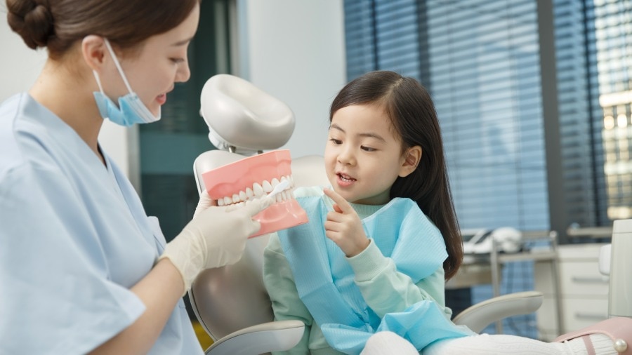 nha sĩ nhi khoa - colgate