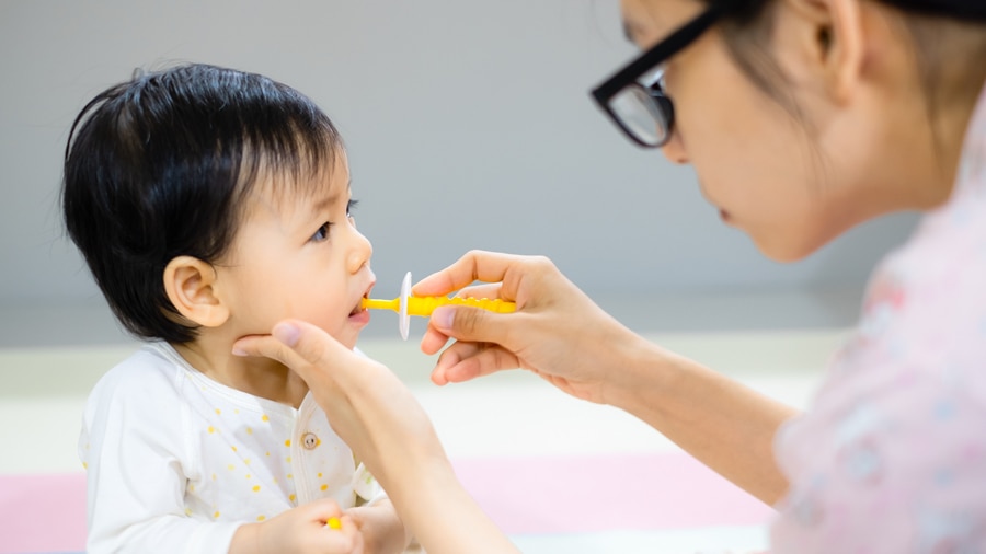 Bé bị nấm miệng - colgate