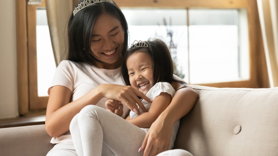 nên làm gì khi trẻ bị ngã lung lay răng sửa - colgate