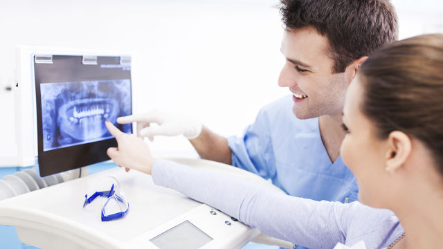 Lần khám răng đầu tiên cho trẻ em