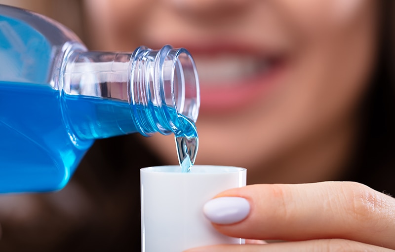 Cách chọn nước súc miệng trị hôi miệng - colgate