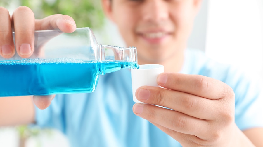 Lợi ích của nước súc miệng không cồn