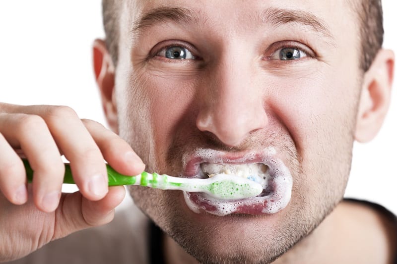 Nên đánh răng với tần suất 2 - 3 lần mỗi ngày