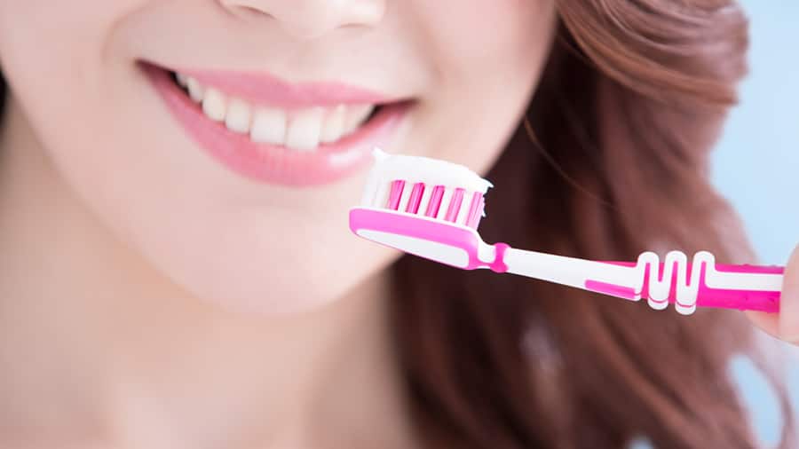 Kem đánh răng làm trắng răng hoạt động như thế nào