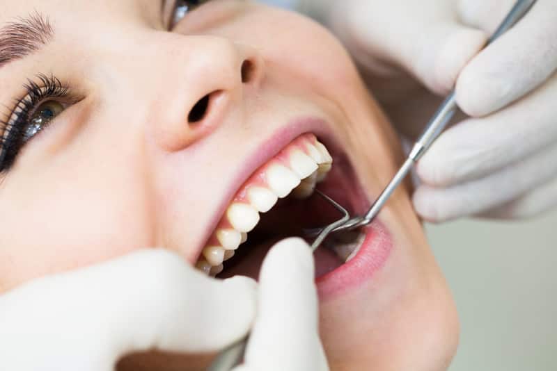 Hàn răng sẽ cực kỳ nhẹ và không gây đau nhức cho người bệnh