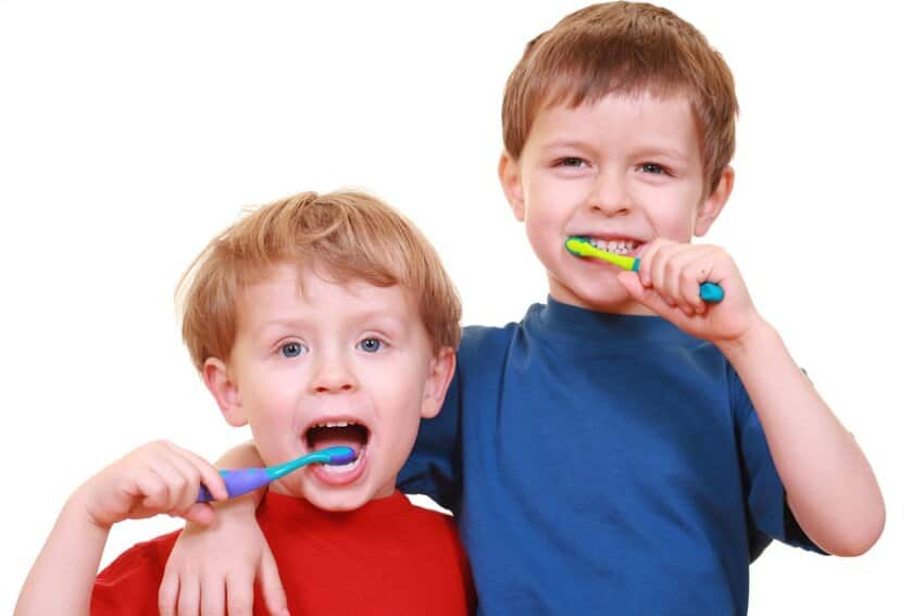 Cách chải răng đúng cách cho trẻ em