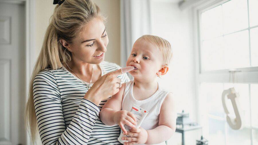 Bé mấy tháng mọc răng? Cách chăm sóc trẻ mọc răng hiệu quả
