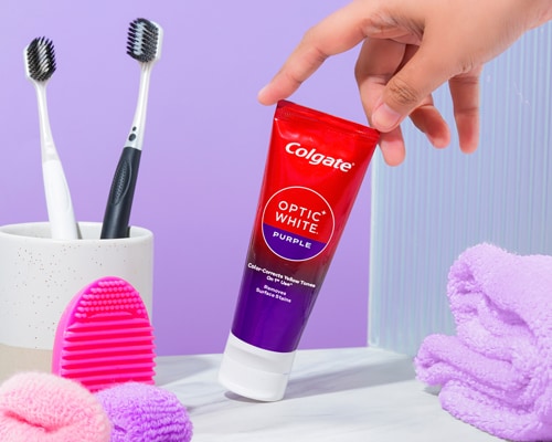 Hãy để Colgate Optic White Purple là vũ khí bí mật trong góc làm đẹp của bạn