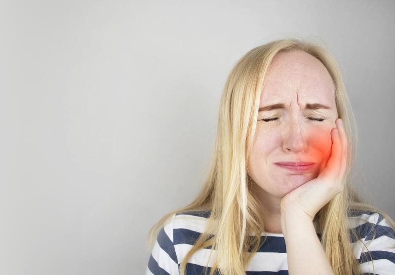 Triệu chứng mọc răng khôn bị đau