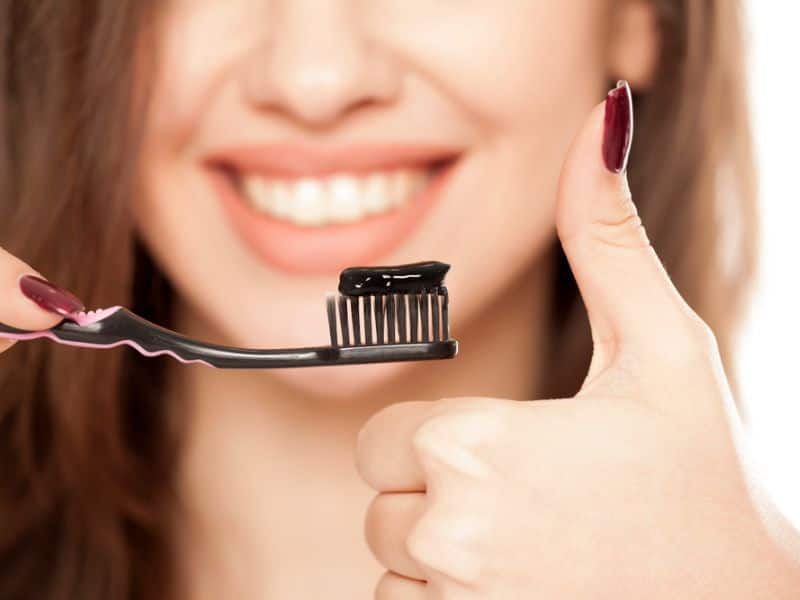 Kem đánh răng than hoạt tính mang lại nhiều lợi ích cho người dùng