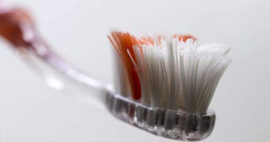  Đầu bàn chải đánh răng điện bị tòe lông sau khoảng thời gian dài sử dụng