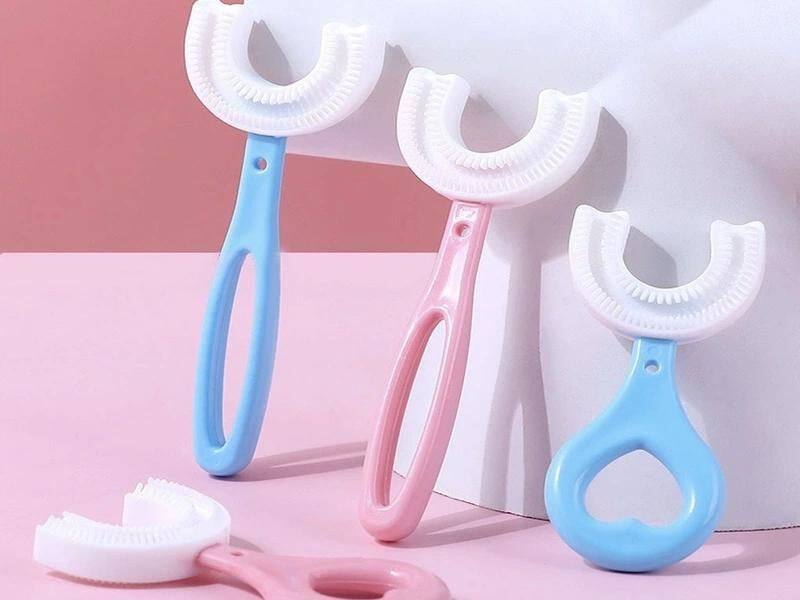 Bàn chải đánh răng cho bé hình chữ U dễ sử dụng
