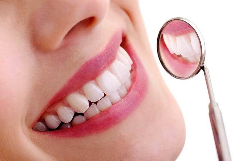 phòng ngừa bị sâu răng bằng cách đánh răng mỗi ngày, hạn chế ăn uống đường