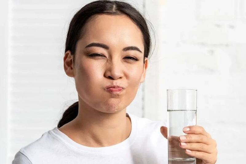 Súc nước muối sinh lý để giảm đau