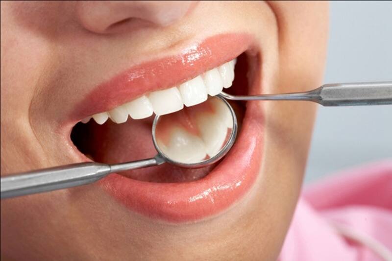 Đến phòng khám nha khoa kiểm tra răng định kỳ