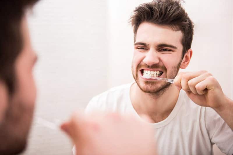 Chăm sóc răng miệng đúng cách để ngăn ngừa áp xe