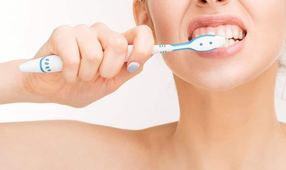 vệ sinh răng miệng đúng cách để tránh sâu răng 