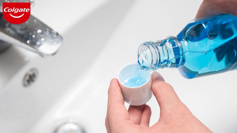 Cách làm sạch lưỡi với nước súc miệng 